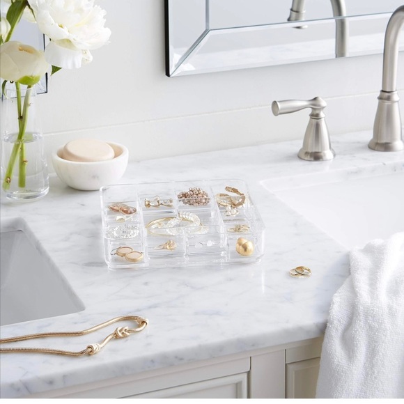 Amazon Essentials Clear Acrylic Jewelry Organizer Tray 13 Compartments - Picture 3 of 7